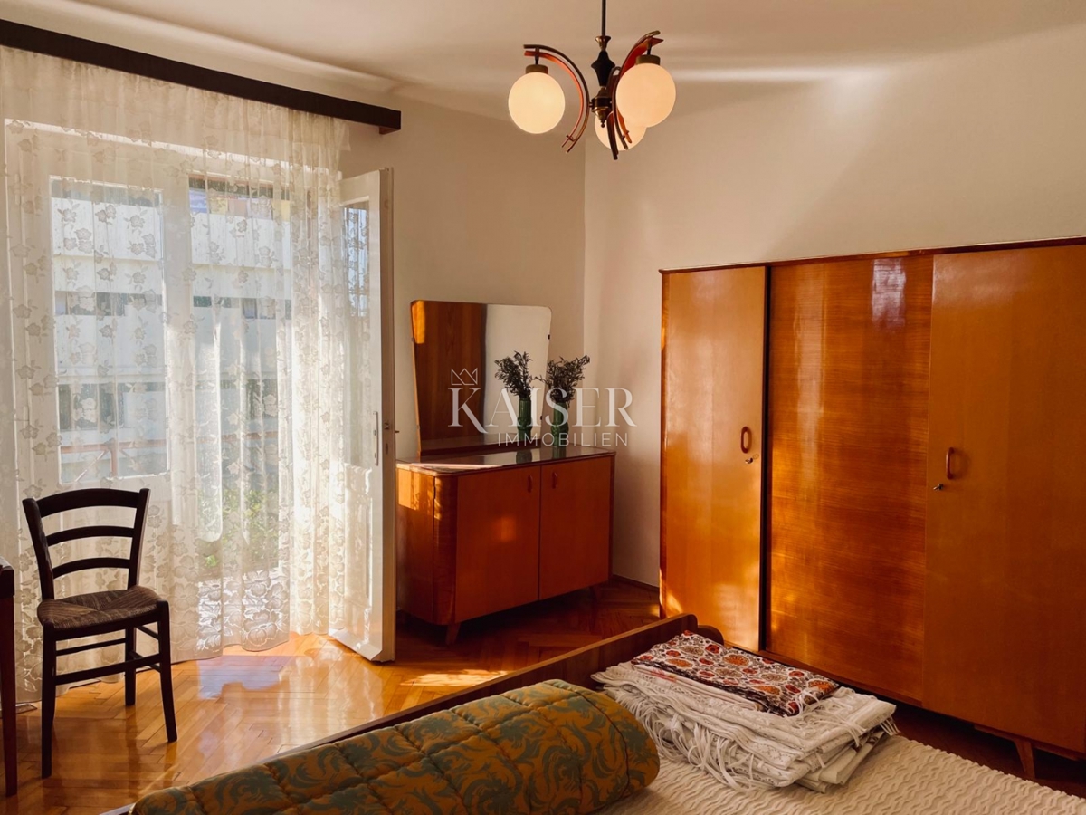 Opatija, Lovran – Nadstropje družinske hiše s teraso in vrtom v središču mesta