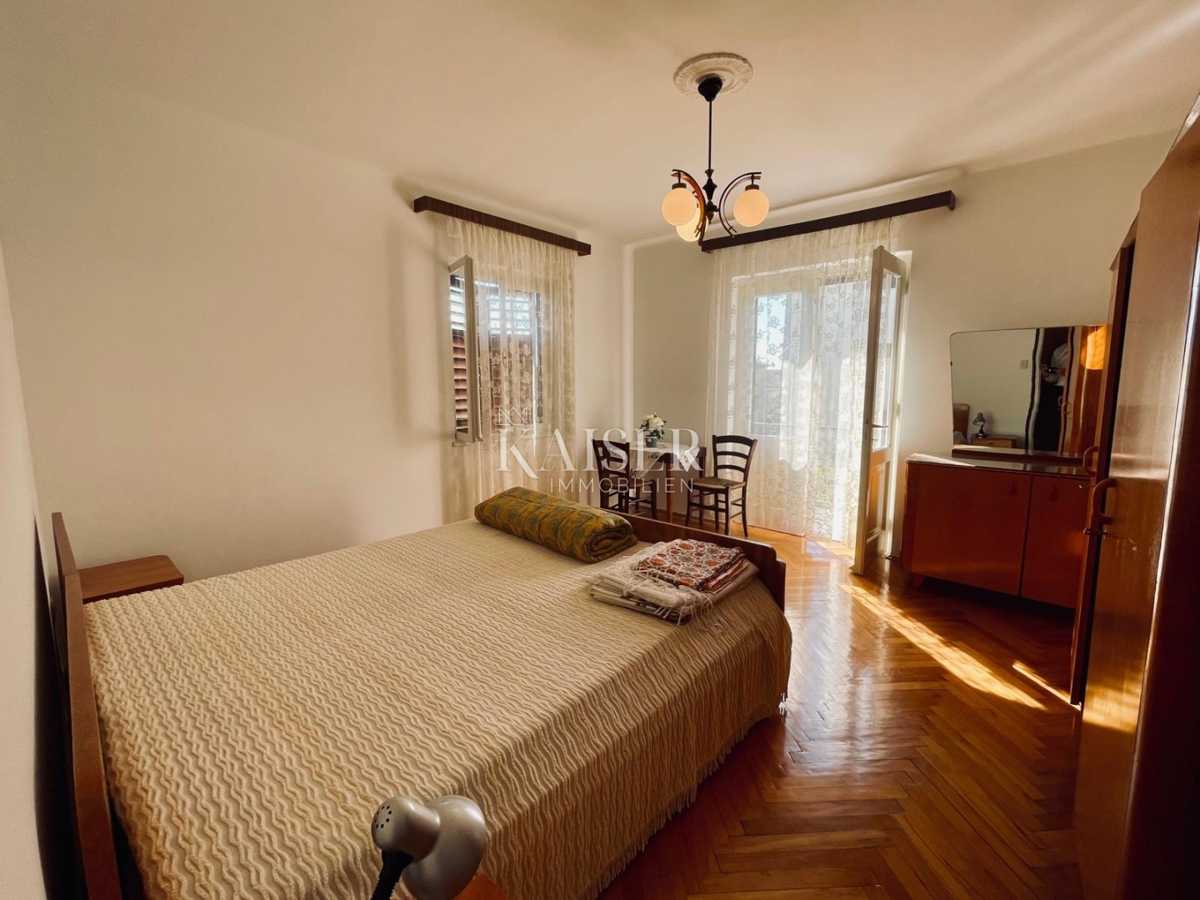 Opatija, Lovran – Nadstropje družinske hiše s teraso in vrtom v središču mesta