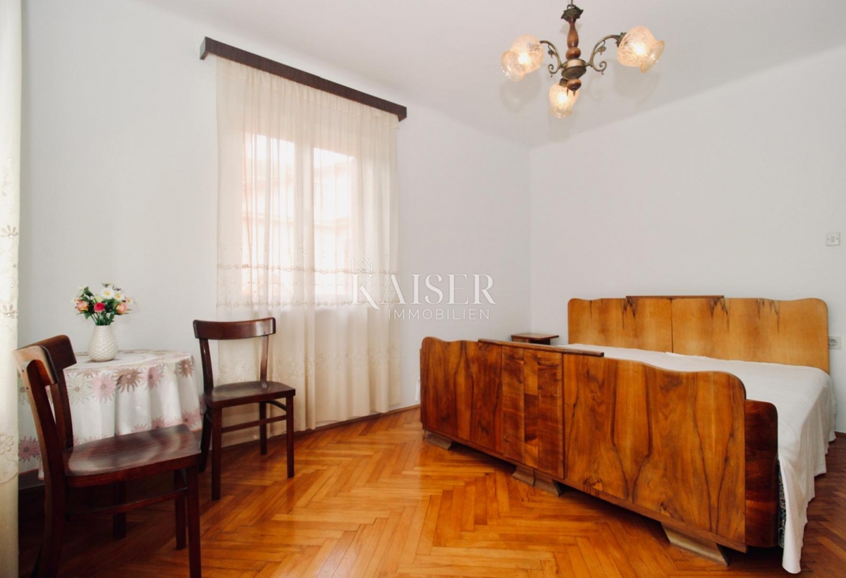 Opatija, Lovran – Nadstropje družinske hiše s teraso in vrtom v središču mesta