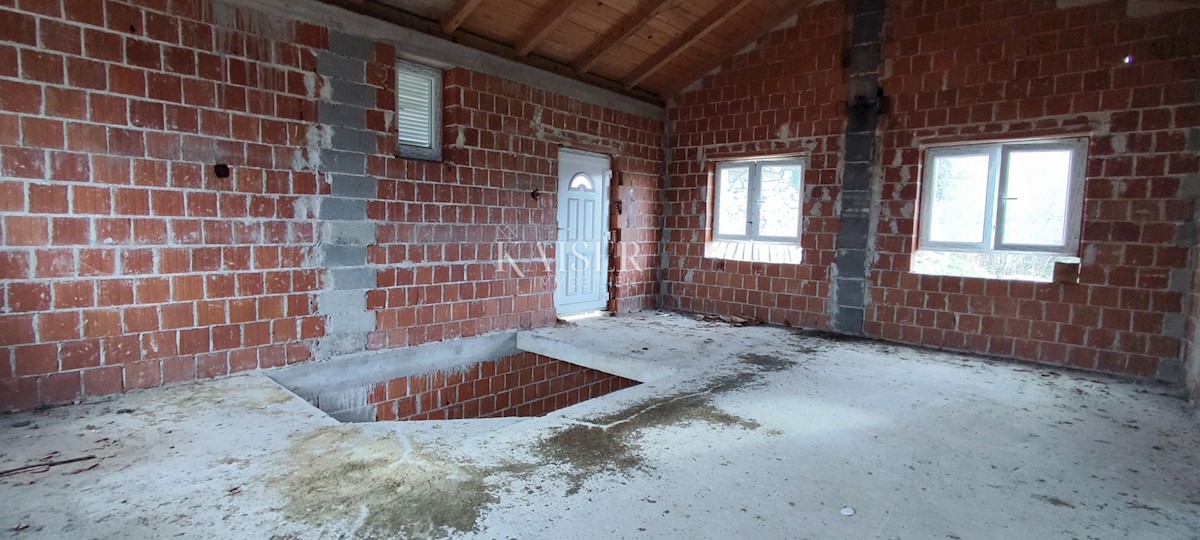 Brseč - hiša z 2 dupleksoma, 160 m2