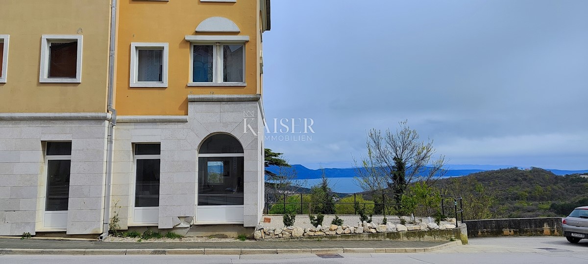 Labin, center - stanovanje s pogledom na morje, 35 m2