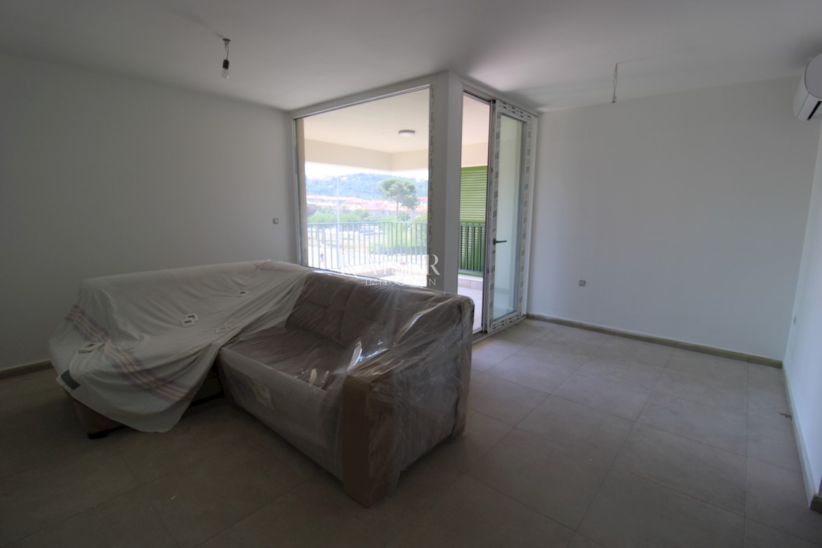 Labin, center - 2 sobno stanovanje s teraso, 63 m2