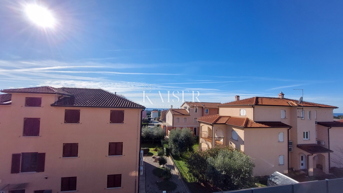 Istra, Novigrad - dvosobno stanovanje z dnevno sobo, 66m2; prvo nadstropje