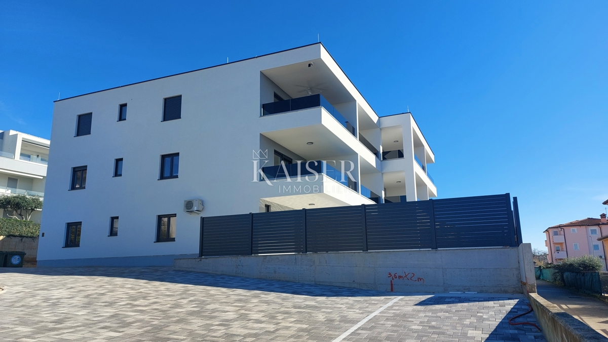 Istra, Novigrad - dvosobno stanovanje z dnevno sobo, 66m2; prvo nadstropje