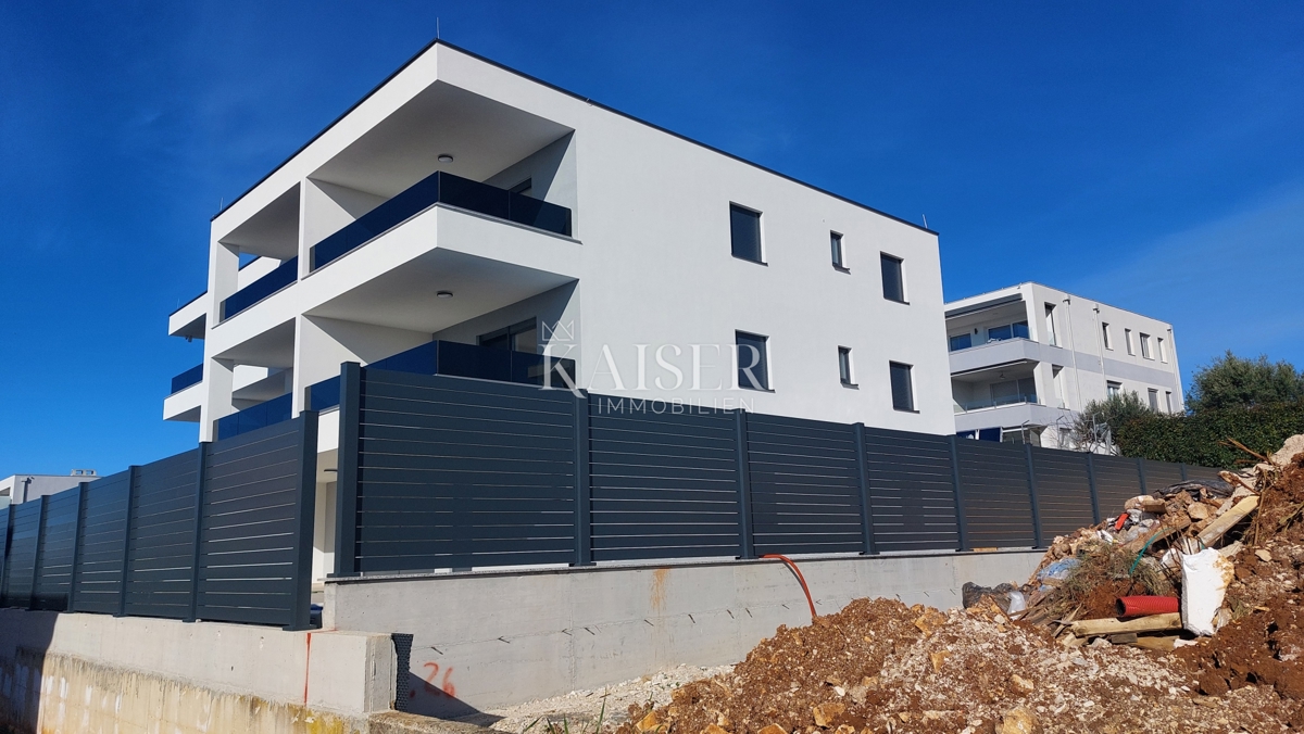 Istra, Novigrad - dvosobno stanovanje z dnevno sobo, 66m2; prvo nadstropje