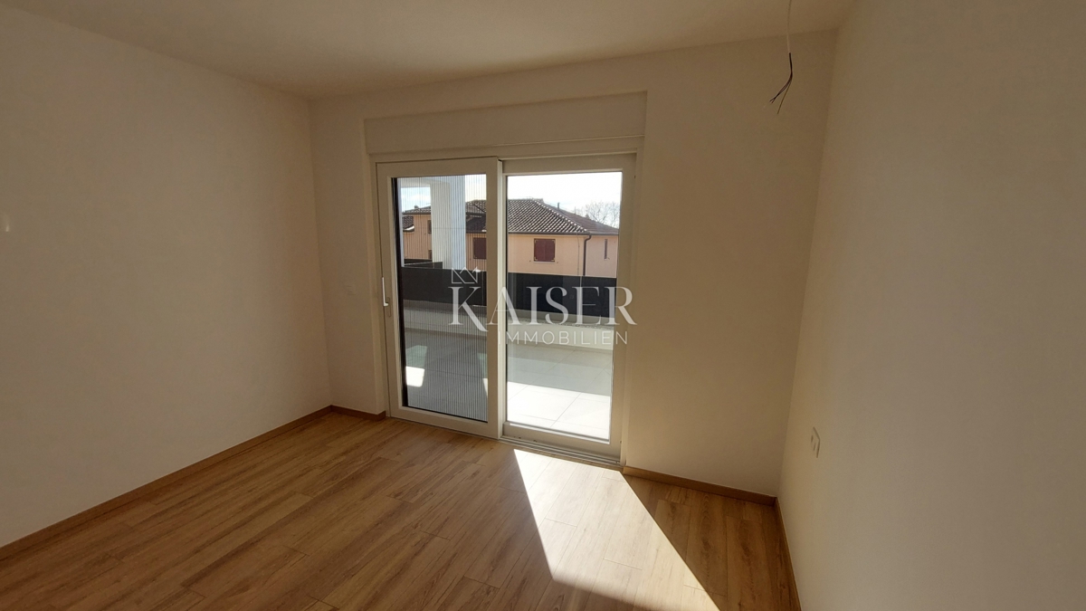 Istra, Novigrad - dvosobno stanovanje z dnevno sobo, 66m2; prvo nadstropje