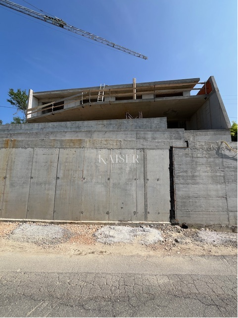 Istra, Buje, okolica - vila 280m2 z infinity bazenom in čudovitim razgledom 