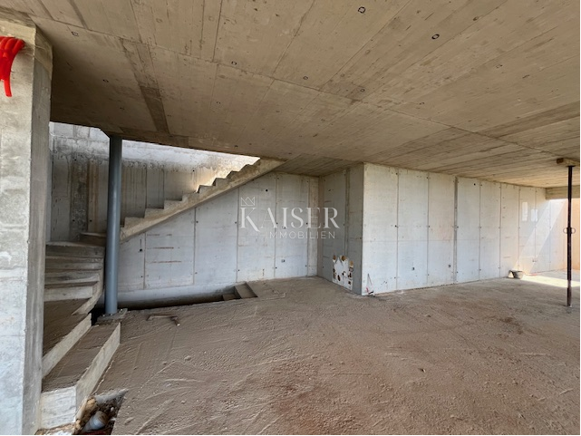 Istra, Buje, okolica - vila 280m2 z infinity bazenom in čudovitim razgledom 