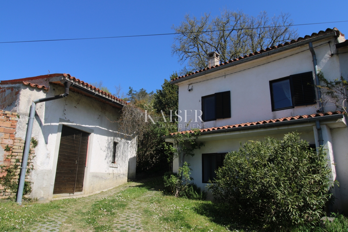 Istra - Buzet, hiša z zemljiščem na 20000 m2