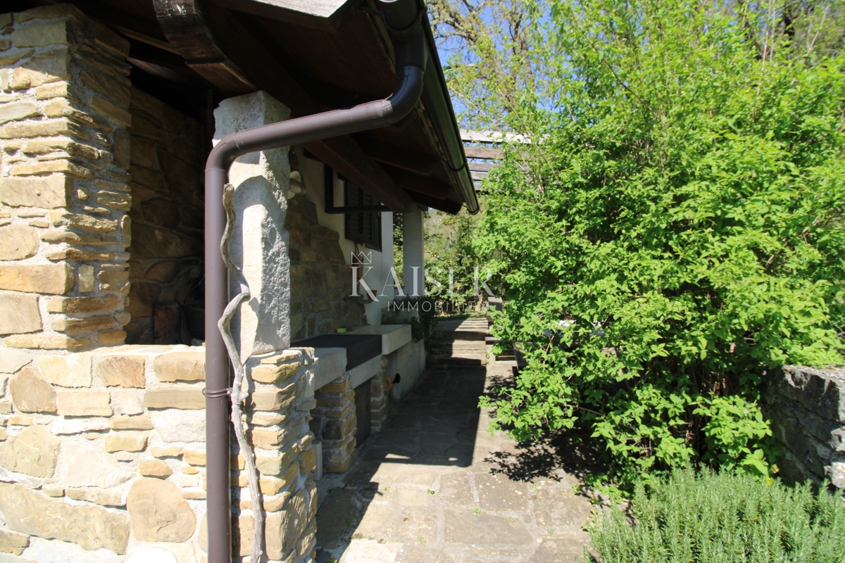 Istra - Buzet, hiša z zemljiščem na 20000 m2