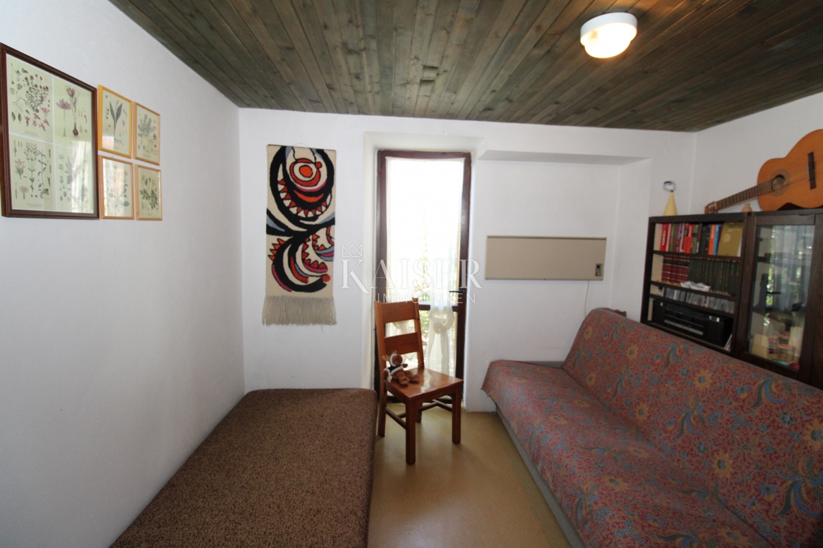 Istra - Buzet, hiša z zemljiščem na 20000 m2