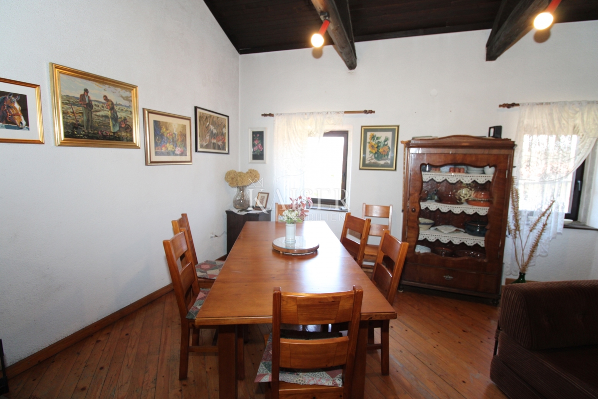 Istra - Buzet, hiša z zemljiščem na 20000 m2