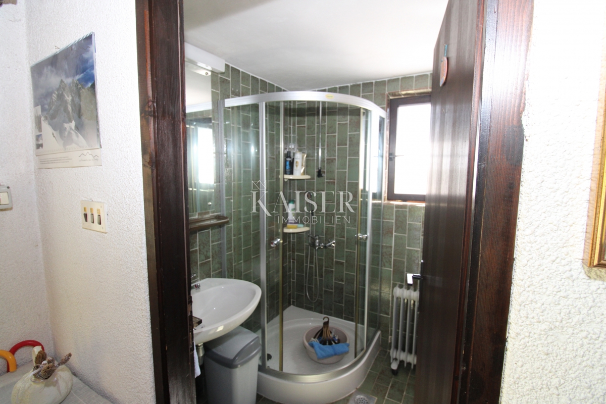 Istra - Buzet, hiša z zemljiščem na 20000 m2