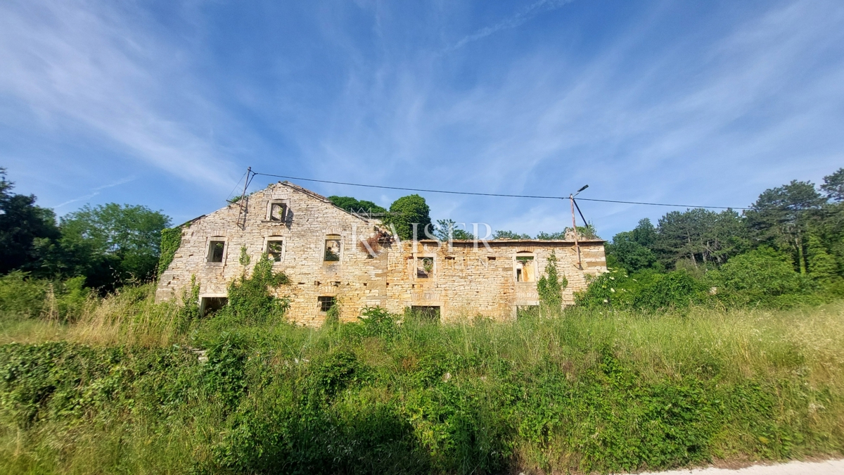  Zazidljivo zemljišče Grožnjan, 1.017m2