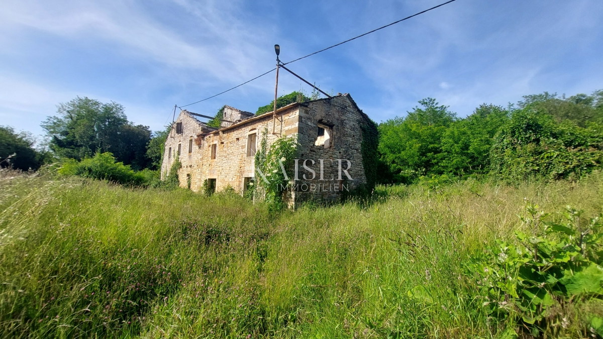  Zazidljivo zemljišče Grožnjan, 1.017m2