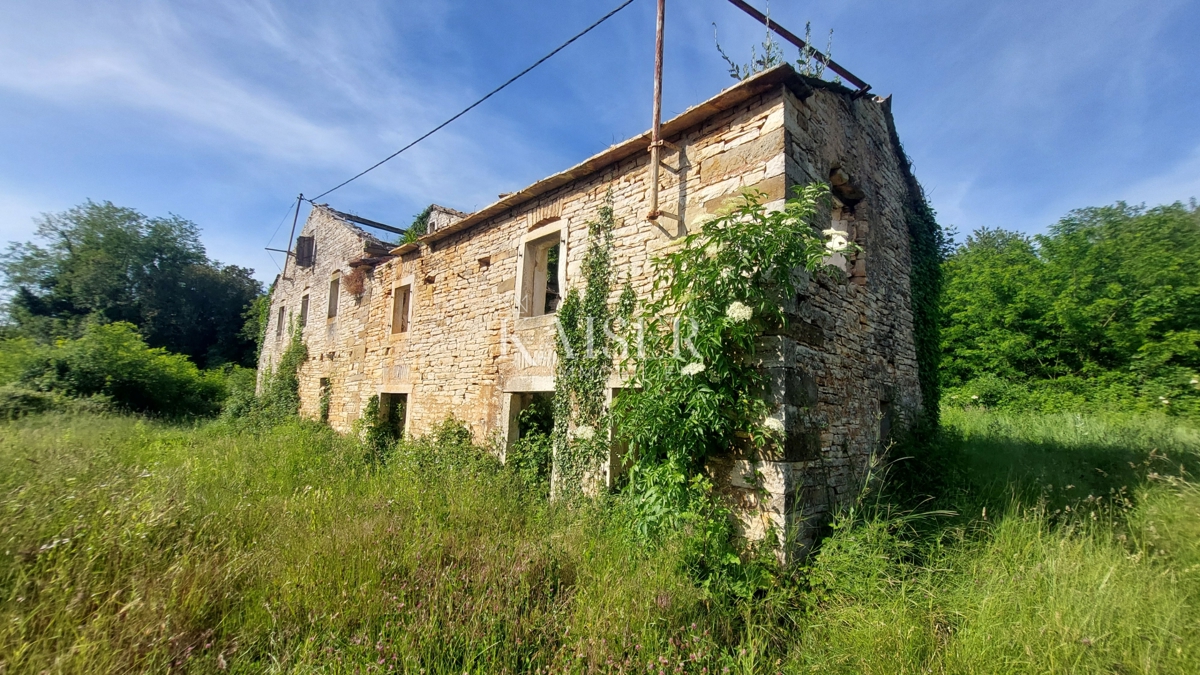  Zazidljivo zemljišče Grožnjan, 1.017m2