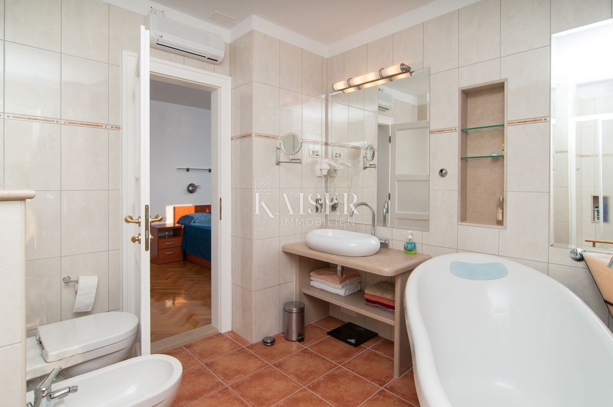 Vila Supetar, 300m2
