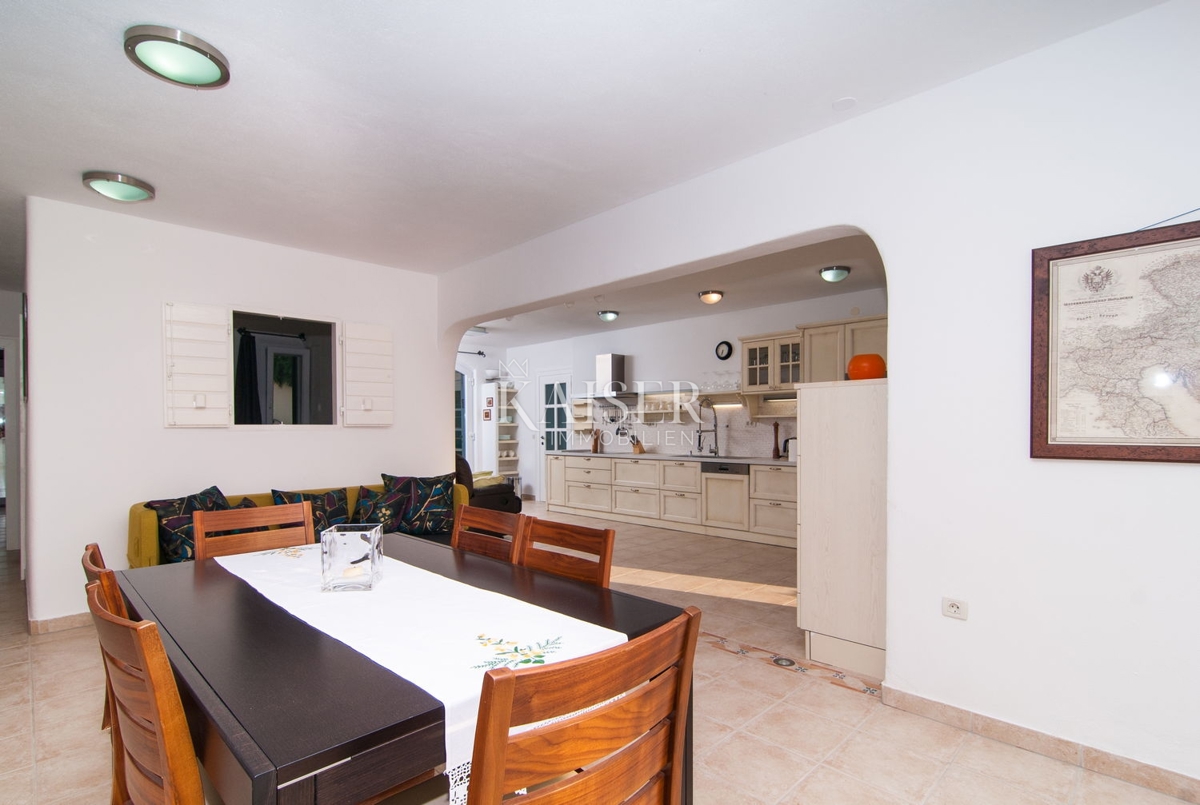Vila Supetar, 300m2