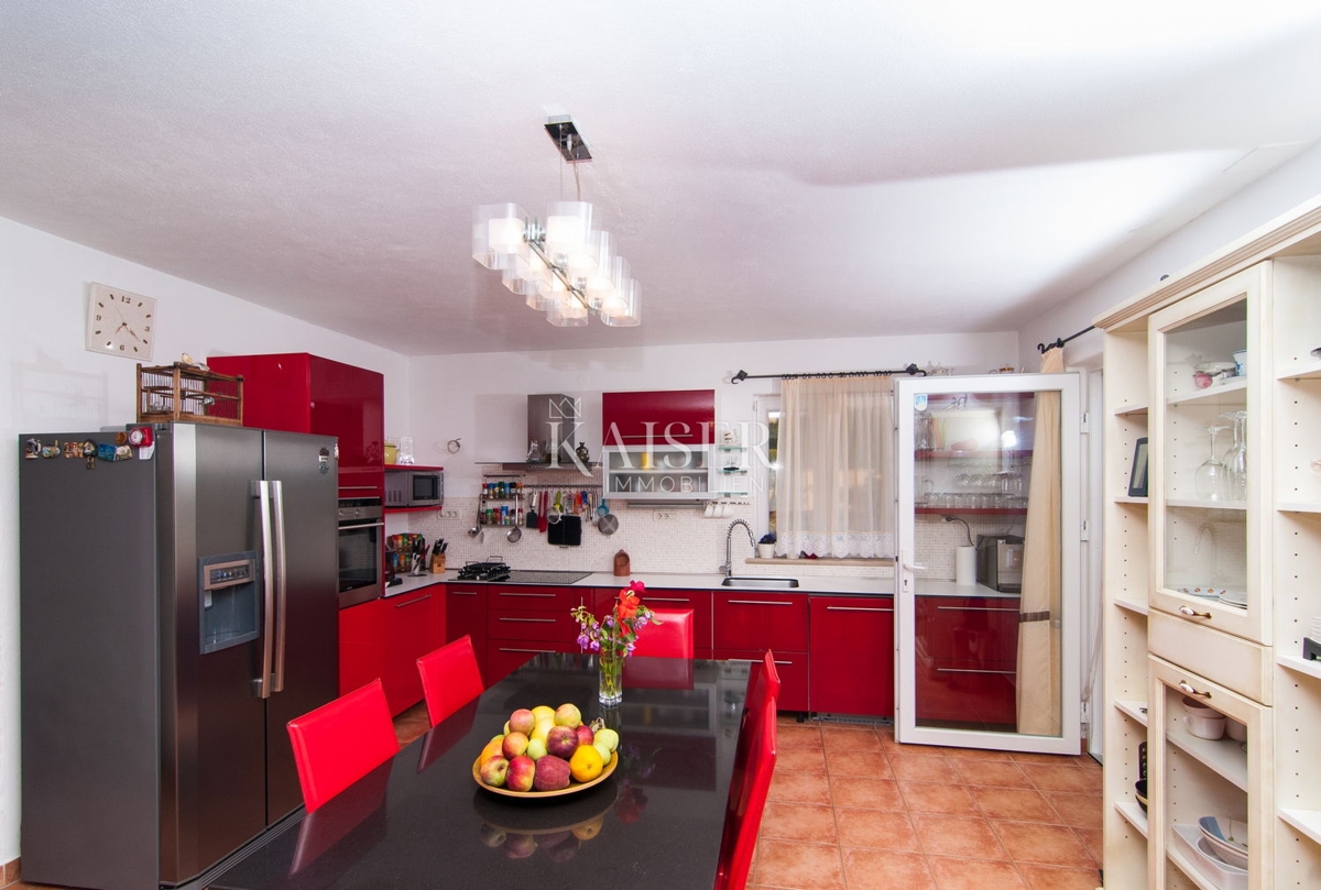 Vila Supetar, 300m2