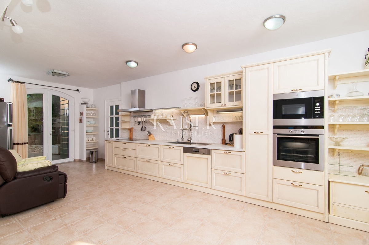 Vila Supetar, 300m2