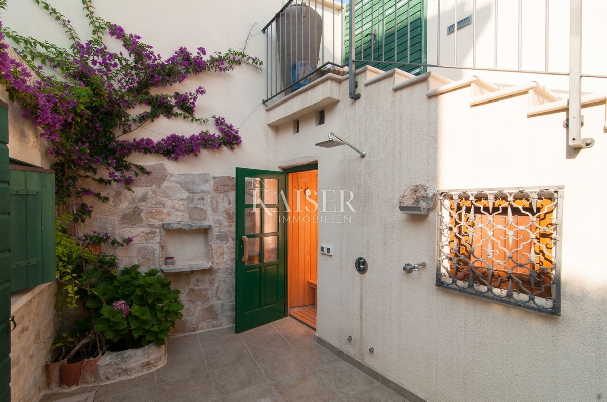 Vila Supetar, 300m2