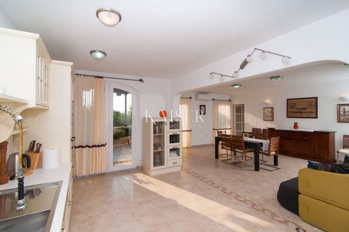 Vila Supetar, 300m2