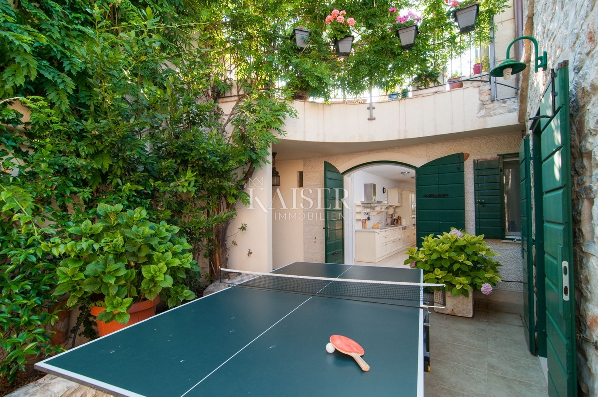 Vila Supetar, 300m2