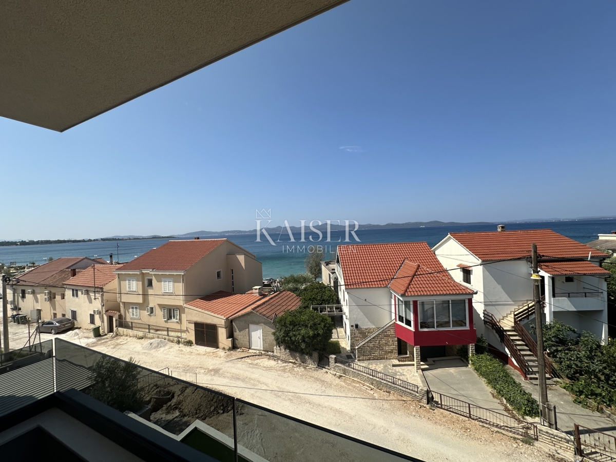 Zadar, Diklo, stanovanje 94,58 m2, strešna terasa, 50 m od morja