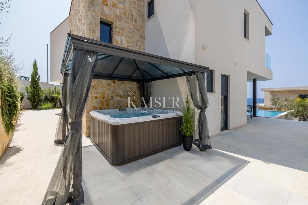 Vila Ražanj, Rogoznica, 270m2