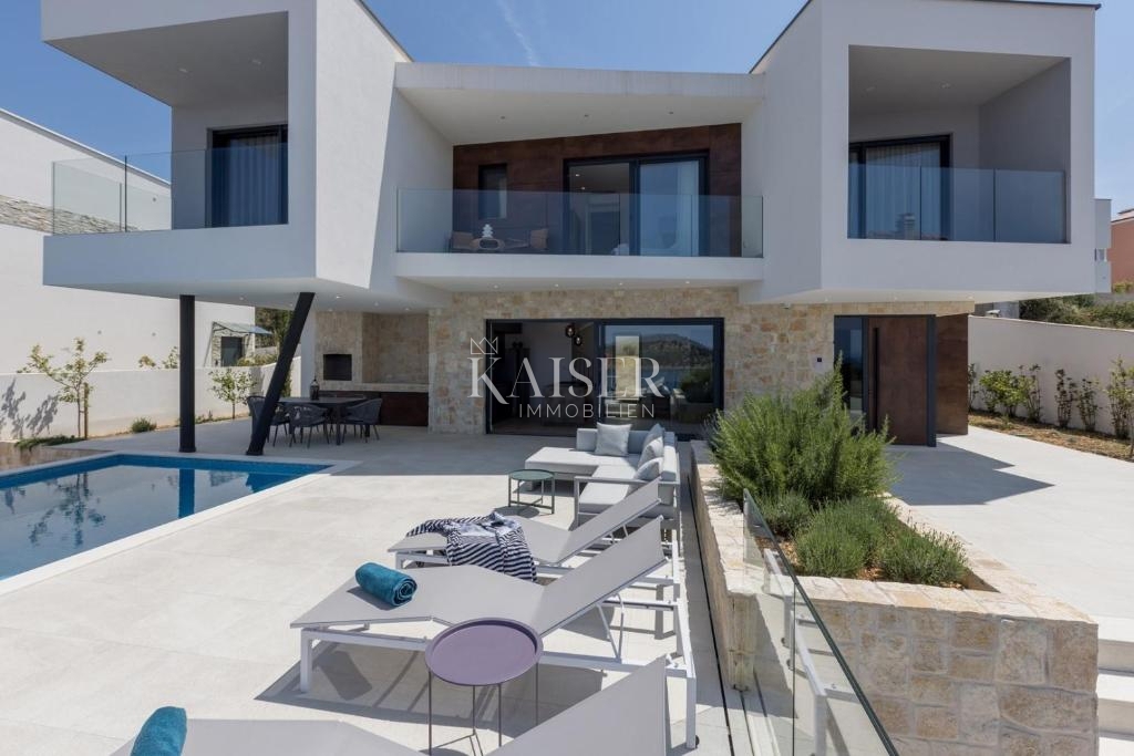 Vila Ražanj, Rogoznica, 270m2