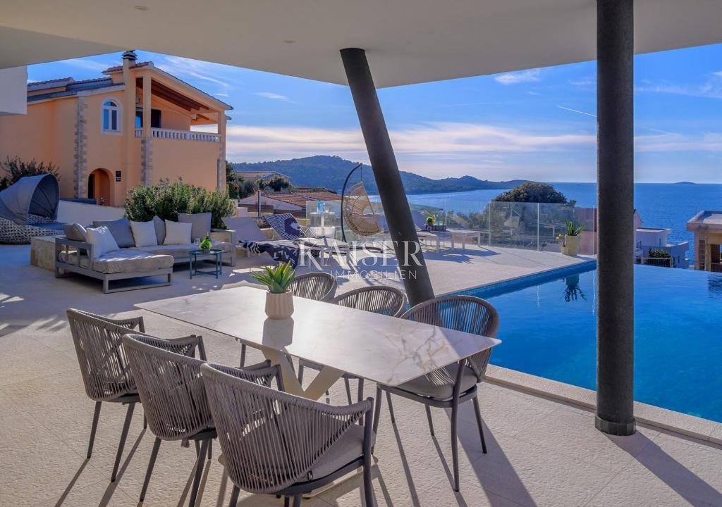 Vila Ražanj, Rogoznica, 270m2