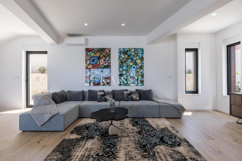 Vila Ražanj, Rogoznica, 270m2