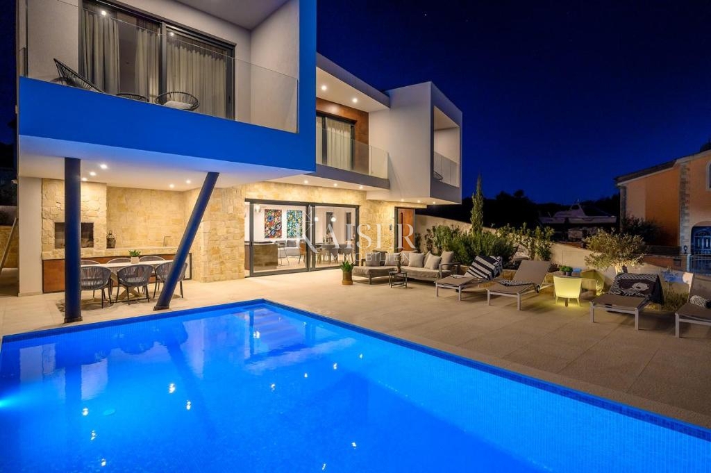 Vila Ražanj, Rogoznica, 270m2