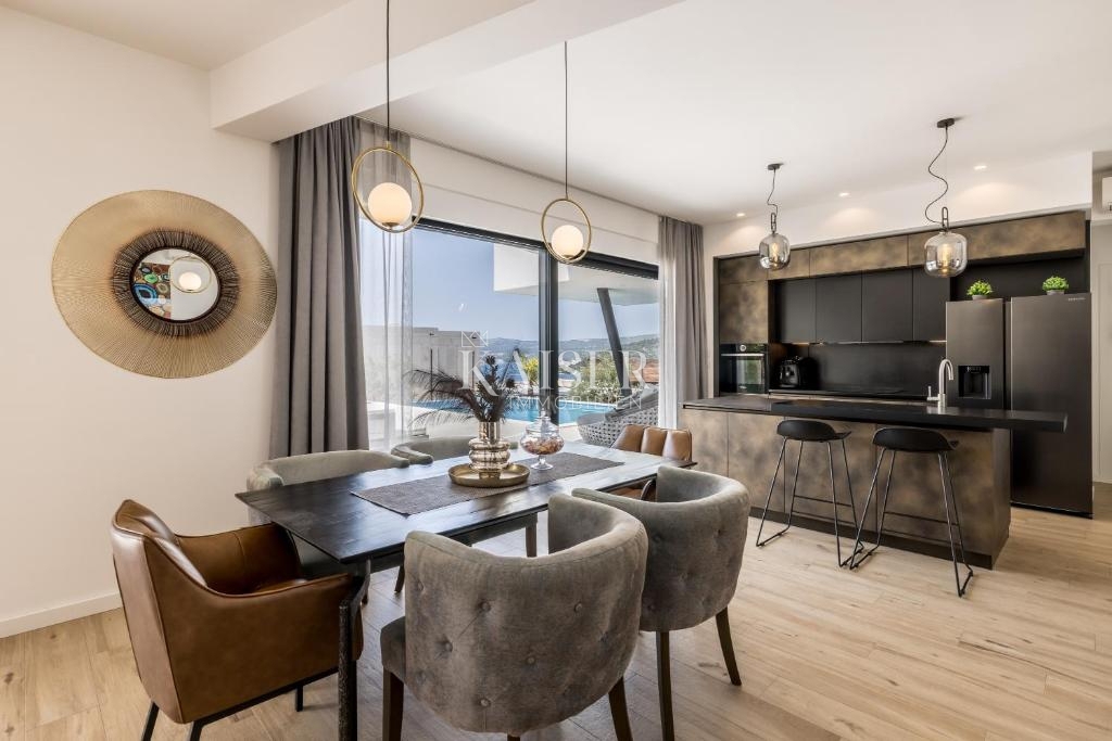Vila Ražanj, Rogoznica, 270m2