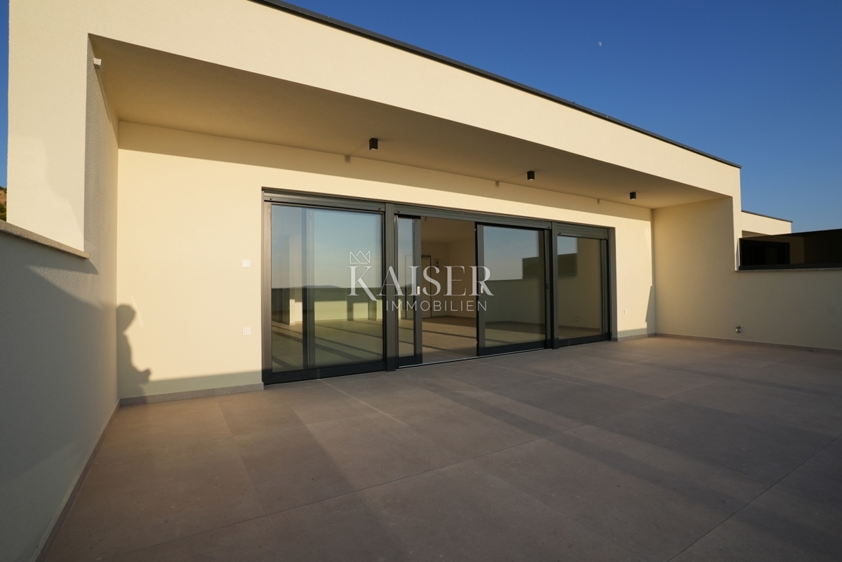 Šibenik, Žaborić - Ekskluzivno penthouse s panoramsko strešno teraso B