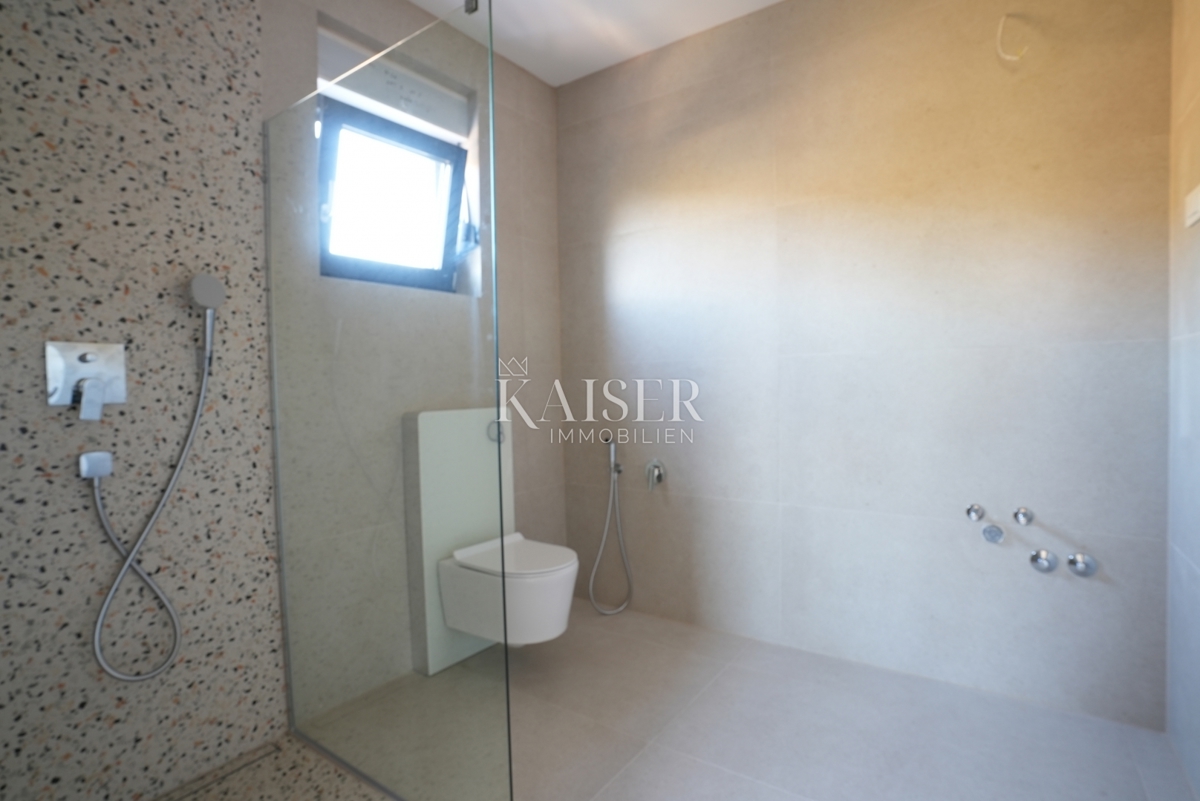 Šibenik, Žaborić - Ekskluzivno penthouse s panoramsko strešno teraso B