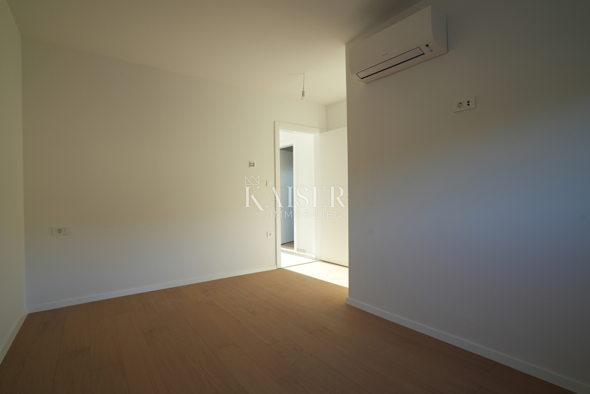 Šibenik, Žaborić - Ekskluzivno penthouse s panoramsko strešno teraso B