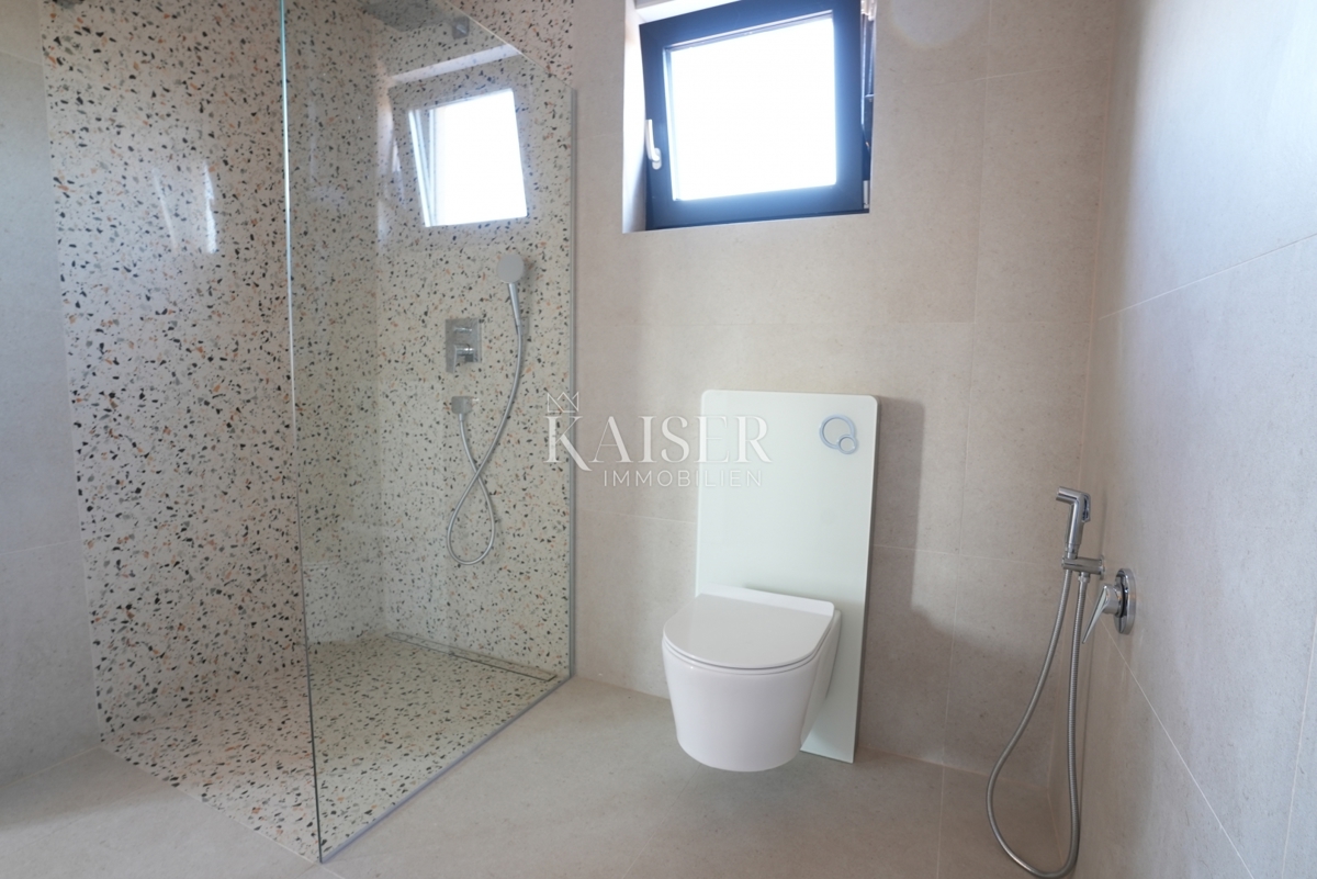 Šibenik, Žaborić - Ekskluzivno penthouse s panoramsko strešno teraso B