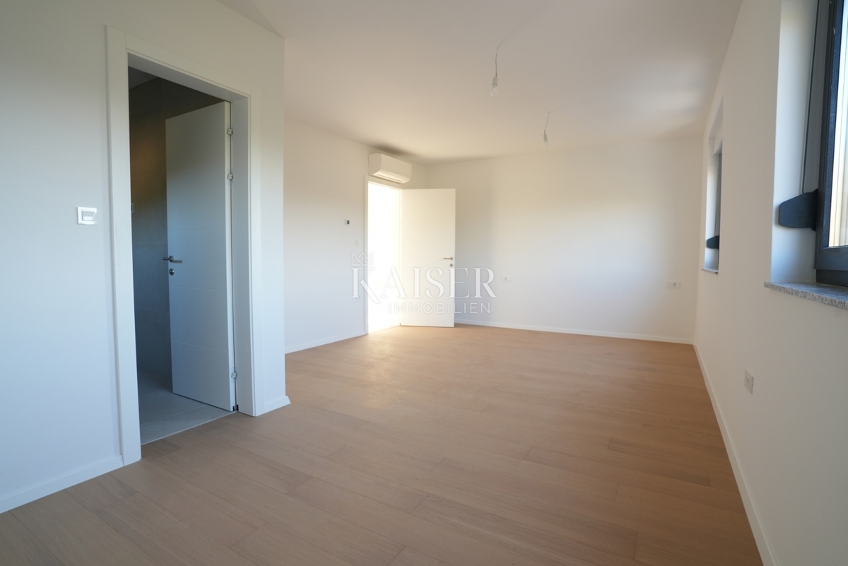 Šibenik, Žaborić - Ekskluzivno penthouse s panoramsko strešno teraso B