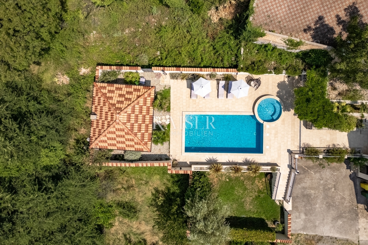 Novi Vinodolski, Bribir - Počitniška hiša z vrtom in bazenom
