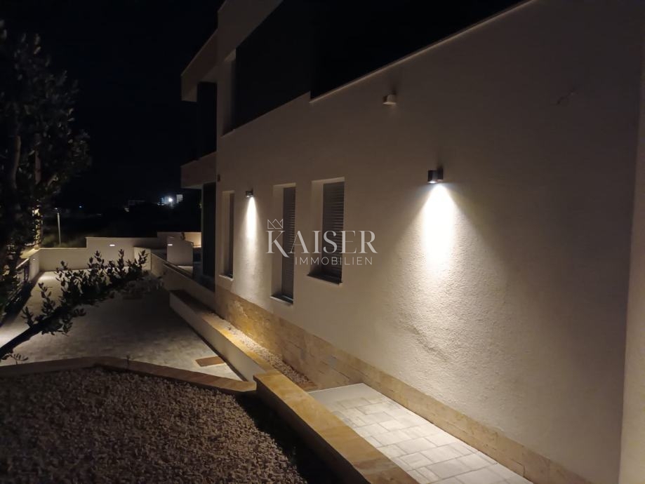 Zadar, Rtina - Luksuzna vila z bazenom, 250 m od plaže