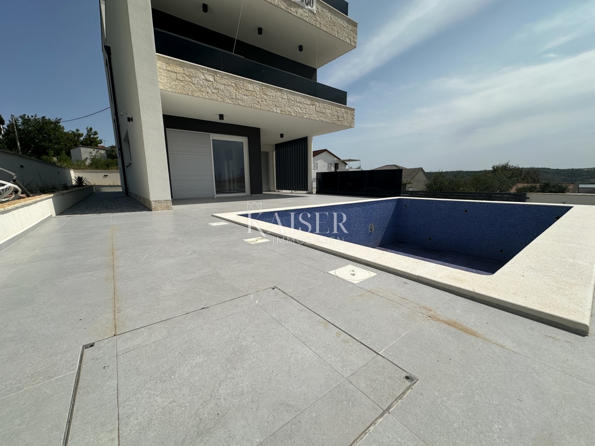 Zadar, Rtina - Luksuzna vila z bazenom, 250 m od plaže