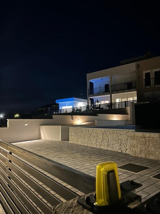 Zadar, Rtina - Luksuzna vila z bazenom, 250 m od plaže