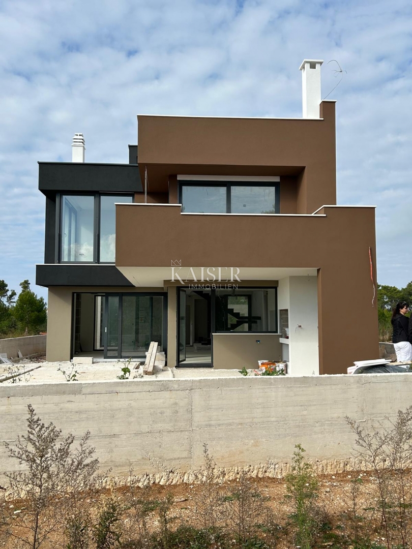 Zadar, Privlaka - nova luksuzna vila z bazenom v borovem gozdu, le nekaj korakov od peščene plaže