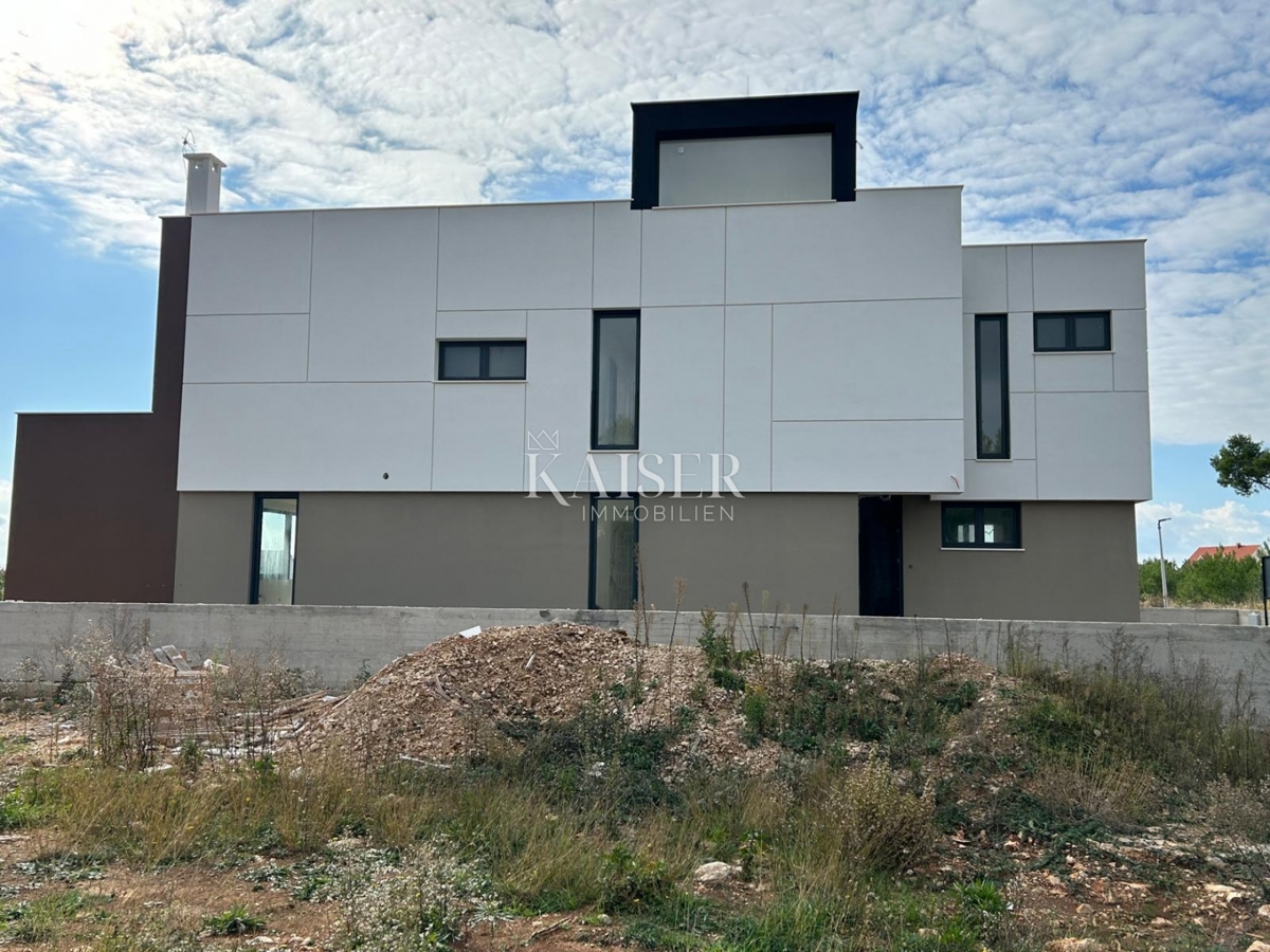 Zadar, Privlaka - nova luksuzna vila z bazenom v borovem gozdu, le nekaj korakov od peščene plaže