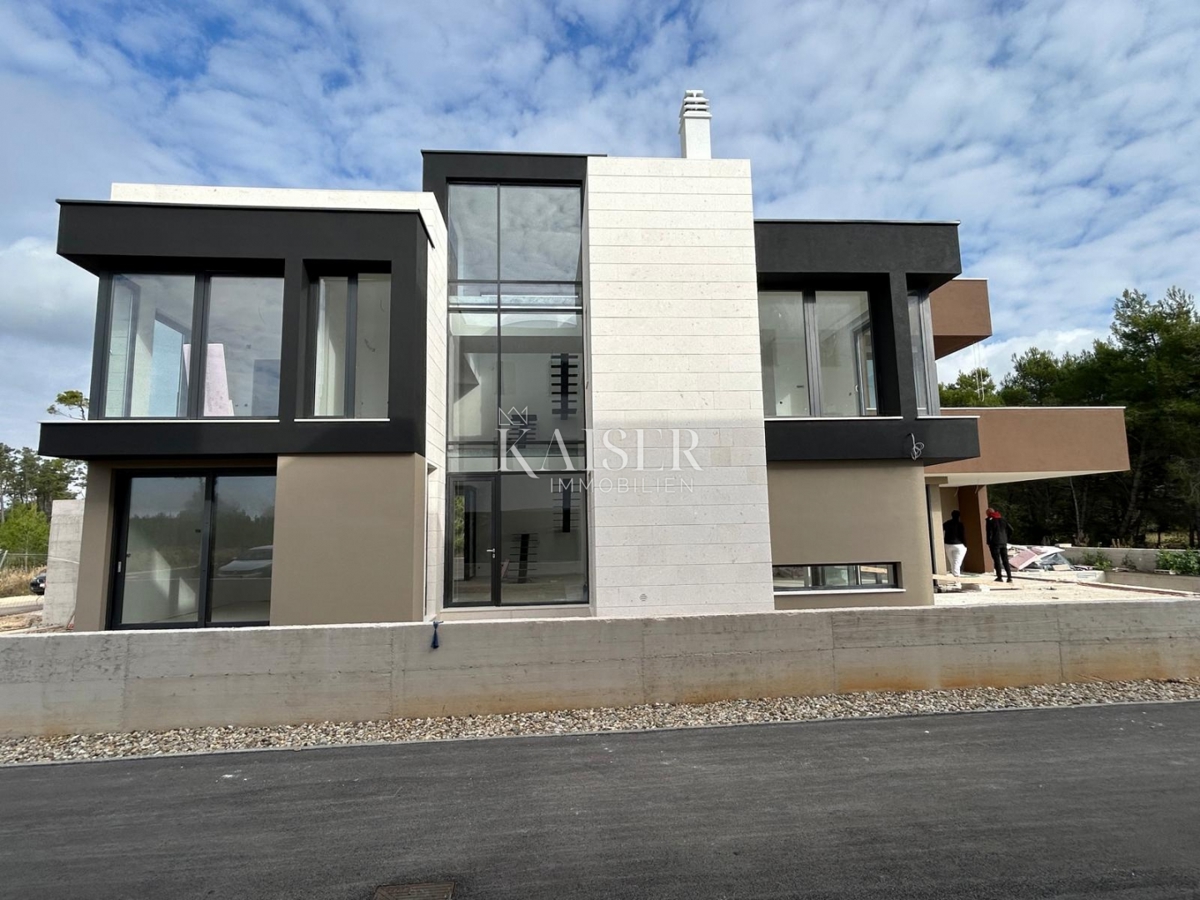 Zadar, Privlaka - nova luksuzna vila z bazenom v borovem gozdu, le nekaj korakov od peščene plaže