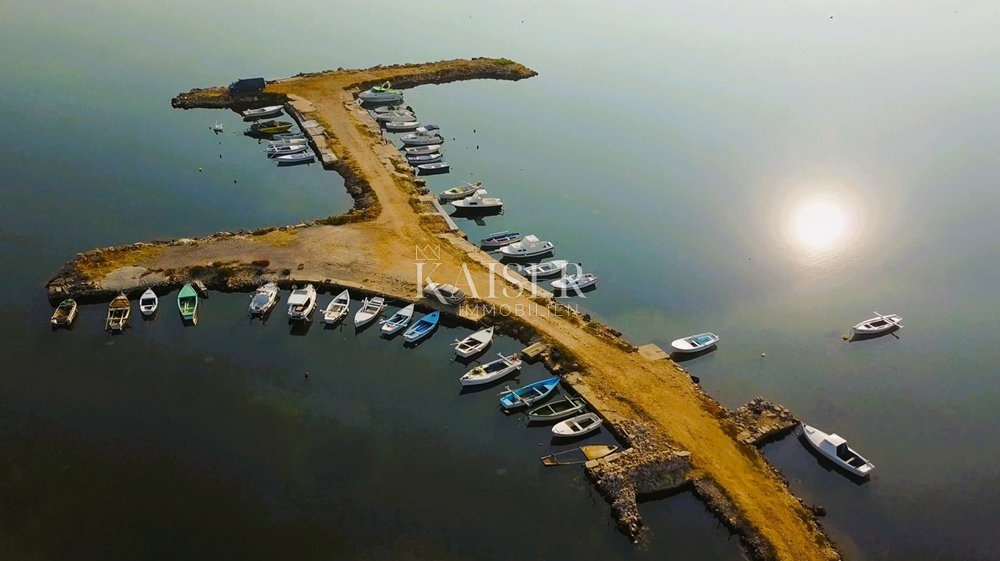 Zadar, Privlaka - nova luksuzna vila z bazenom v borovem gozdu, le nekaj korakov od peščene plaže