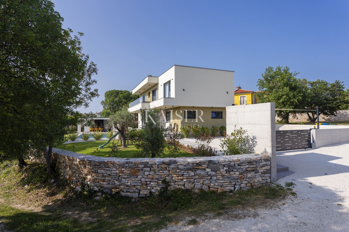 Istra, Svetvinčenat - čudovita moderna vila z bazenom