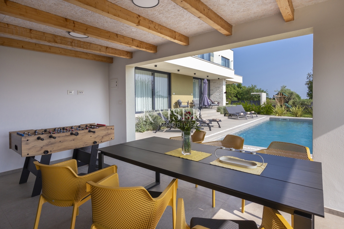 Istra, Svetvinčenat - čudovita moderna vila z bazenom