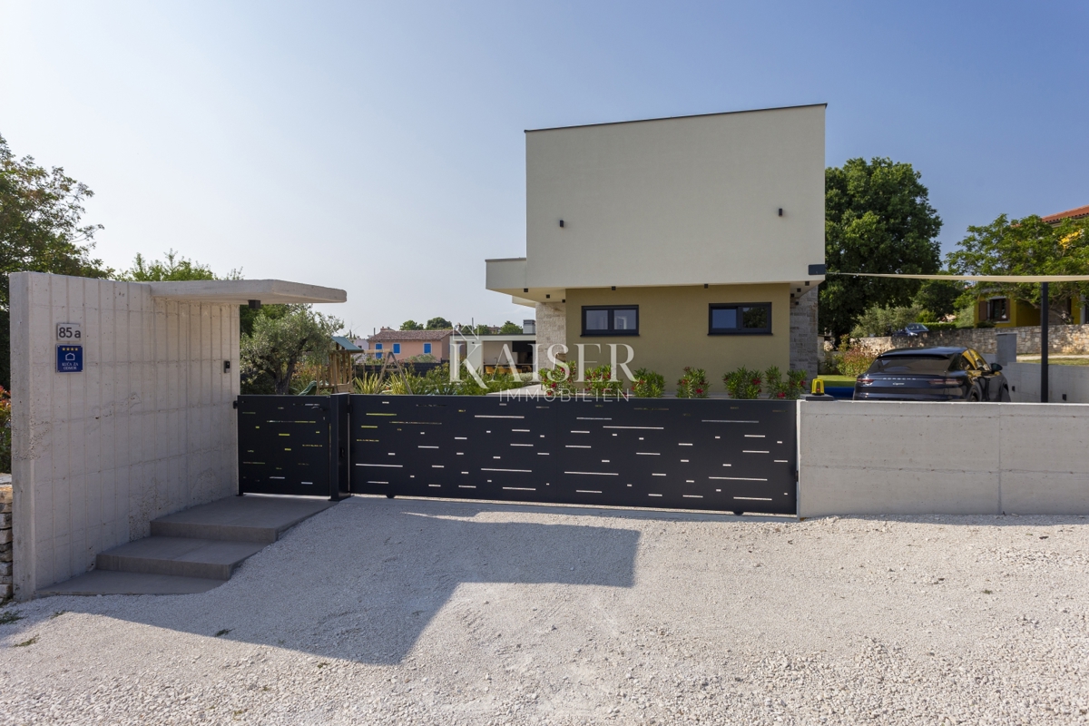Istra, Svetvinčenat - čudovita moderna vila z bazenom